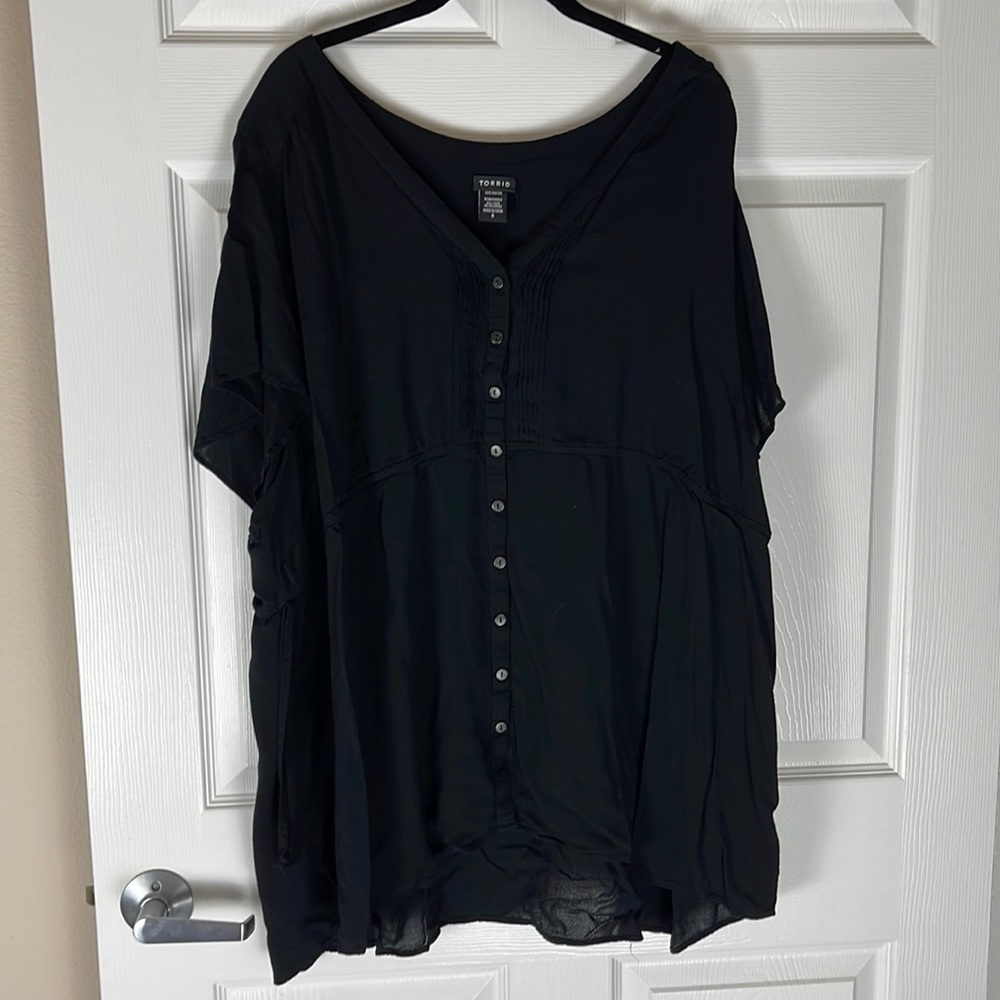 Torrid Black Size 6 Flutter Sleeve Top
